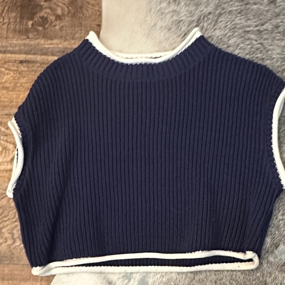 Ribbed Navy Cropped Tank Top with Contrast Trim